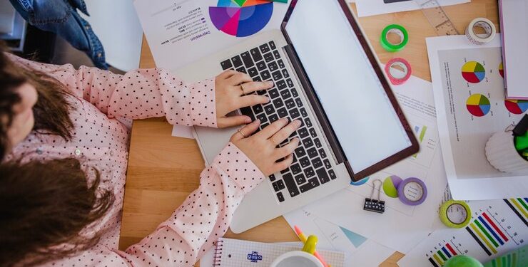 Exploring the Gig Economy: Pros and Cons