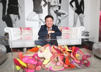 Stepping into Success: The ShoeDazzle Phenomenon